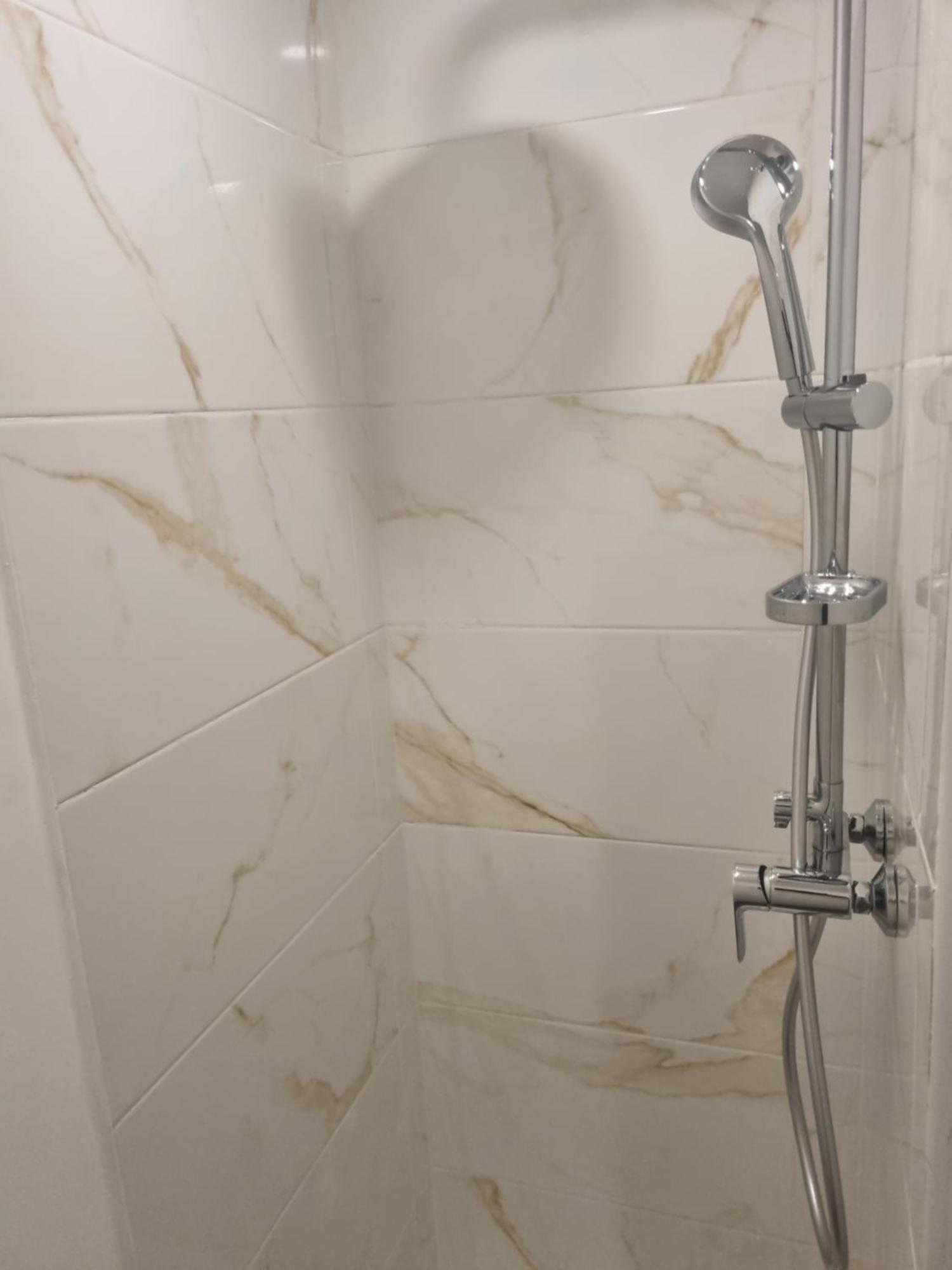 Chambre Privative Renove 2024, Climatisation, Tramway Sur Place , 12 Min Centre, 16 Min Plage, Apercu Lateral Mer, 2 Wc Avec 2 Salle De Bain, Private Room Renovated 2024, Air-Conditioned , Tram On Spot, 2 Toilets And 2 Bathrooms Ницца Экстерьер фото