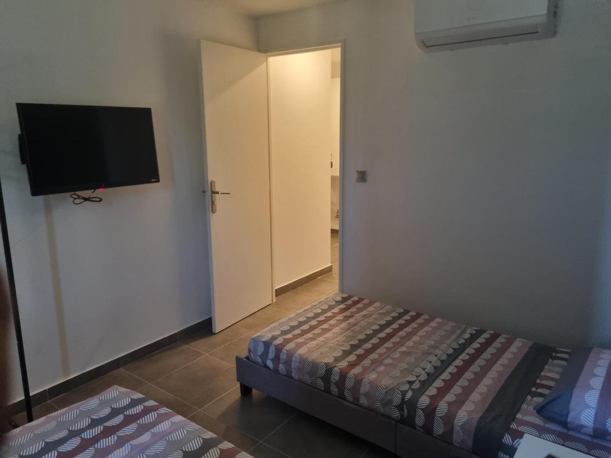 Chambre Privative Renove 2024, Climatisation, Tramway Sur Place , 12 Min Centre, 16 Min Plage, Apercu Lateral Mer, 2 Wc Avec 2 Salle De Bain, Private Room Renovated 2024, Air-Conditioned , Tram On Spot, 2 Toilets And 2 Bathrooms Ницца Экстерьер фото