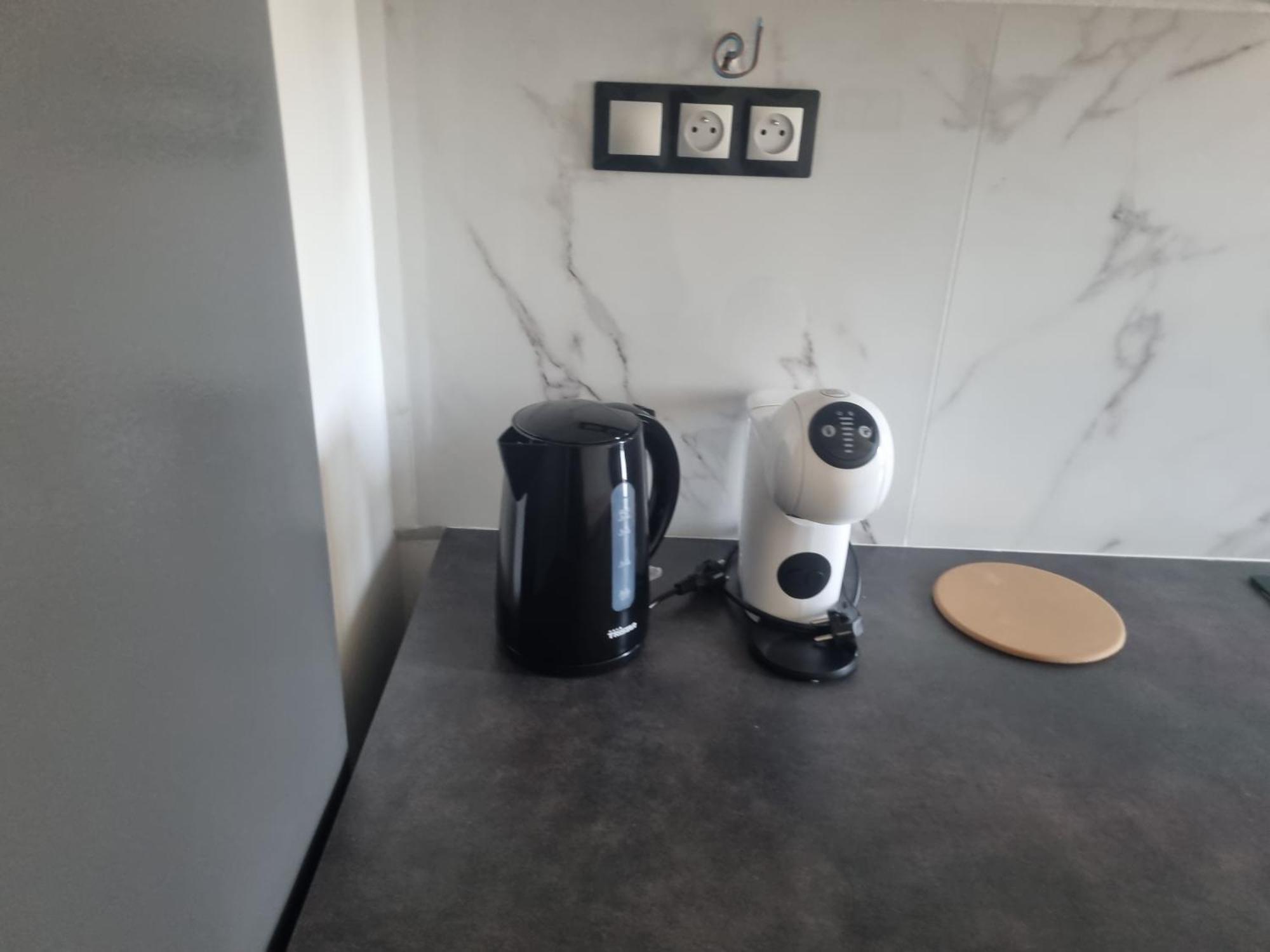 Chambre Privative Renove 2024, Climatisation, Tramway Sur Place , 12 Min Centre, 16 Min Plage, Apercu Lateral Mer, 2 Wc Avec 2 Salle De Bain, Private Room Renovated 2024, Air-Conditioned , Tram On Spot, 2 Toilets And 2 Bathrooms Ницца Экстерьер фото